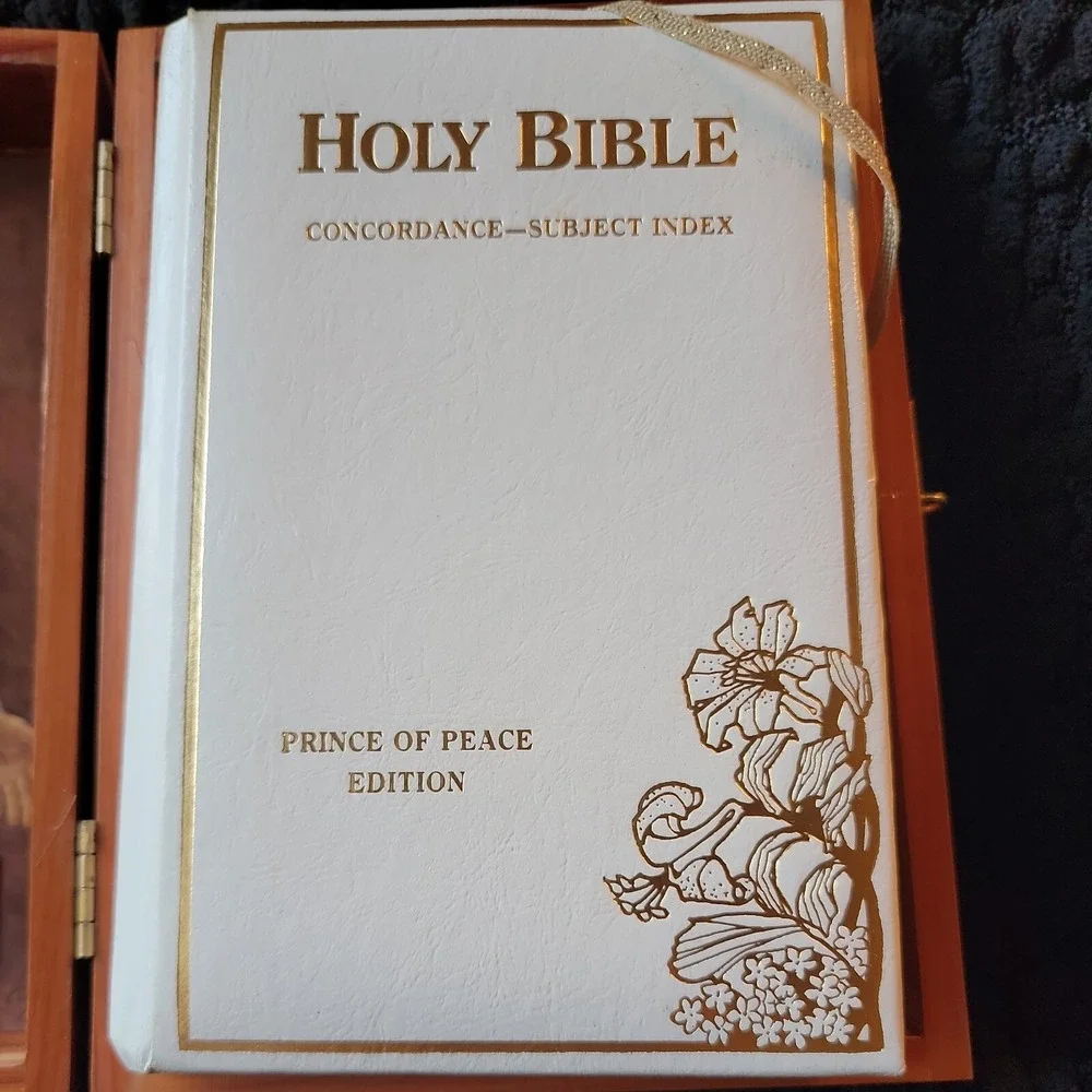 Vintage Holy Bible Prince Of Peace Moose‎ Lodge Mem. in Cedar Box Minnesota Book